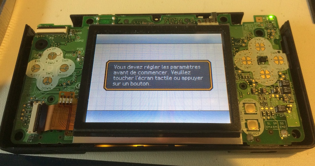 The DS Lite saying "Bonjour"