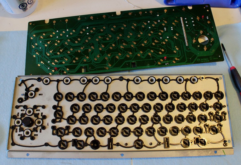 HB-101 keyboard frame exposed