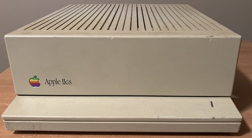 The front case of the IIgs, sitting on my desk, ready to go.