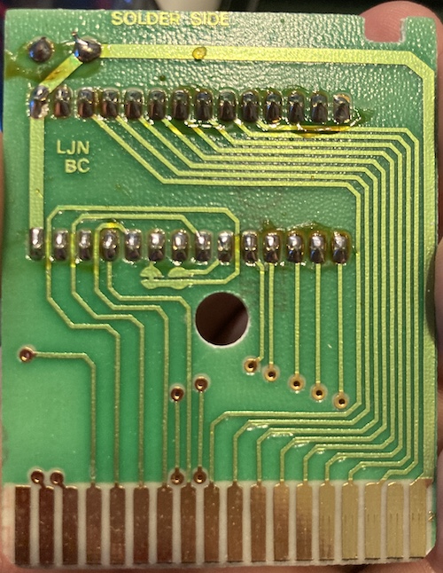 The solder side of the cartridge provides at least eight obvious traces in a sort of bus-like pattern.