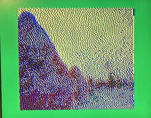The 910MP LCD shows a very pixellated, somewhat unpleasant stretched version of the previous images. Colour is pretty consistent though, with a pleasant green background.