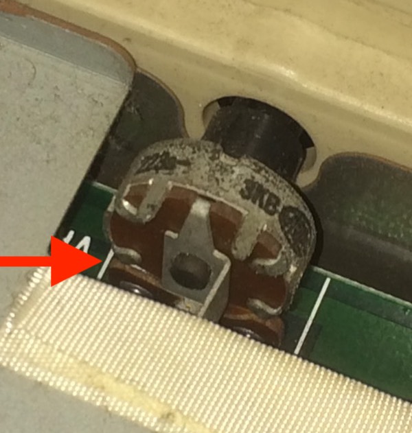 An arrow points to the break in the plastic. The label on the pot says Alps 223a 3KB