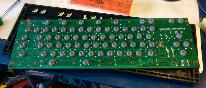 The keyboard is open, revealing the rubber domes.