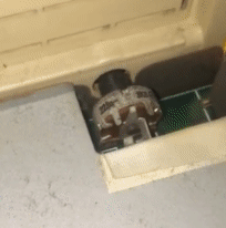 The potentiometer is wiggling loosely in this animated GIF