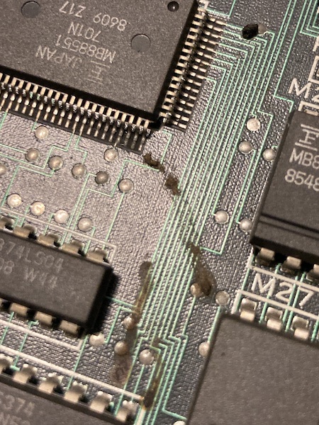 The gunk is also on the floppy board.