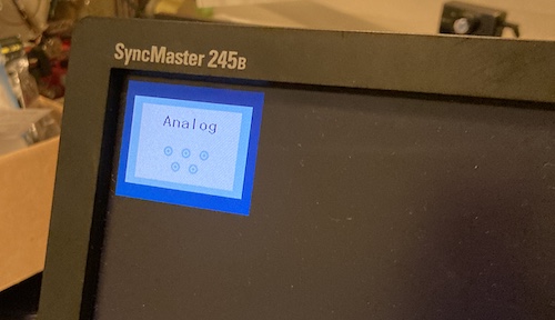 The "Analog" indicator is shown, as the monitor is currently checking for an analogue input.
