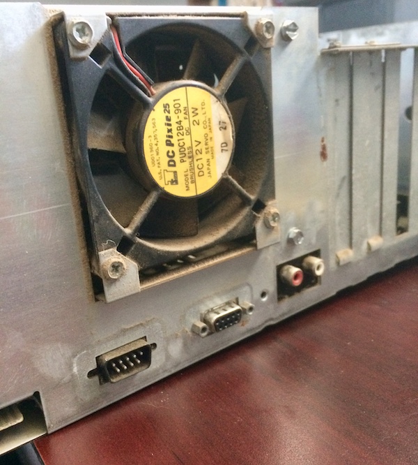Gross dust in the power supply fan