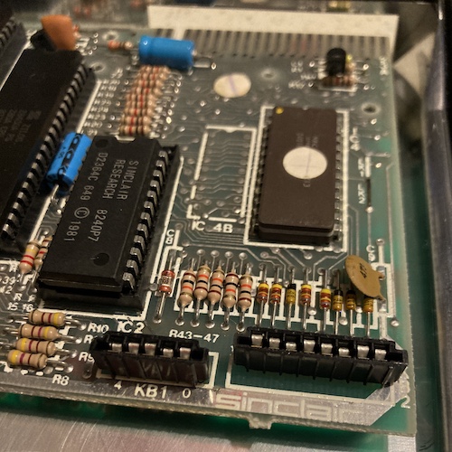 The KB1 (left) and KB2 connectors have been replaced with fresh parts. You can see the "SINCLAIR" marking on the front of the PCB.