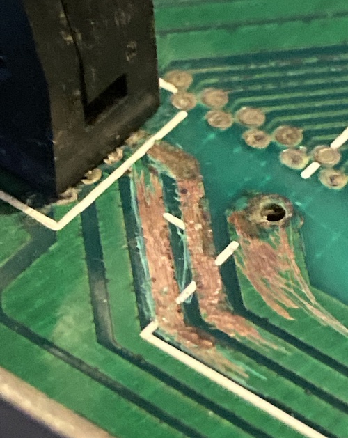 The copper inside the big traces has been exposed by clumsy knife scratching.