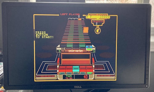 The monitor is now playing Klax again, and you can see that the rightmost border is visible. This is in 5:4 mode, because 4:3 mode felt a little wide to me.